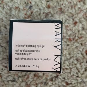 Indulge soothing eye gel